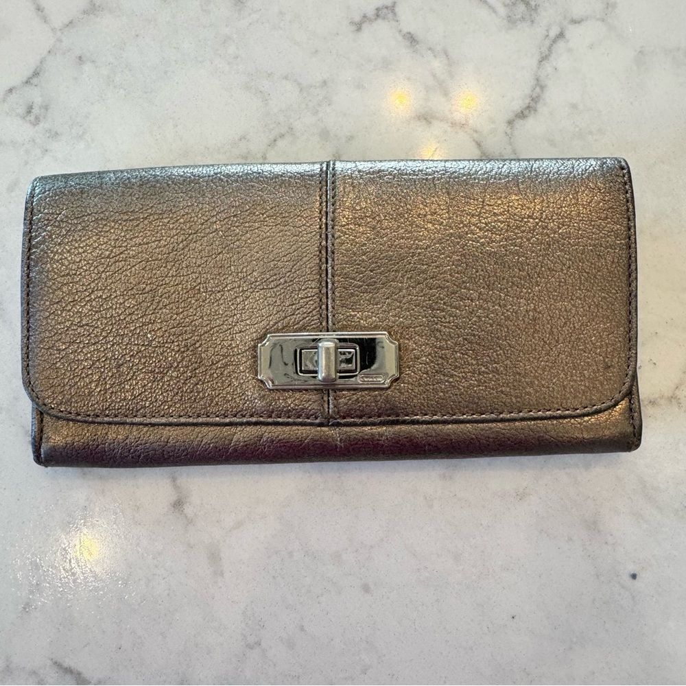 Coach Pebble Bifold Wallet Clutch. Pewter with Silver Toggle Closure.